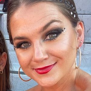 Meet your Posher, Stefanie